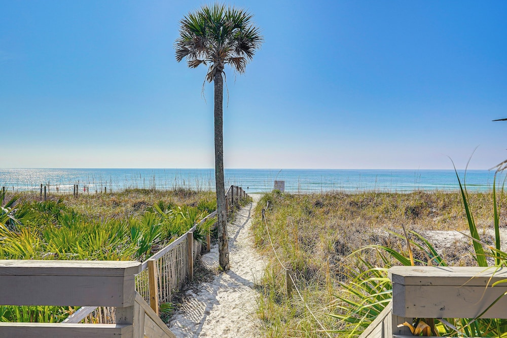 Walk to Beach: Condo w/ Balcony in Pcb!