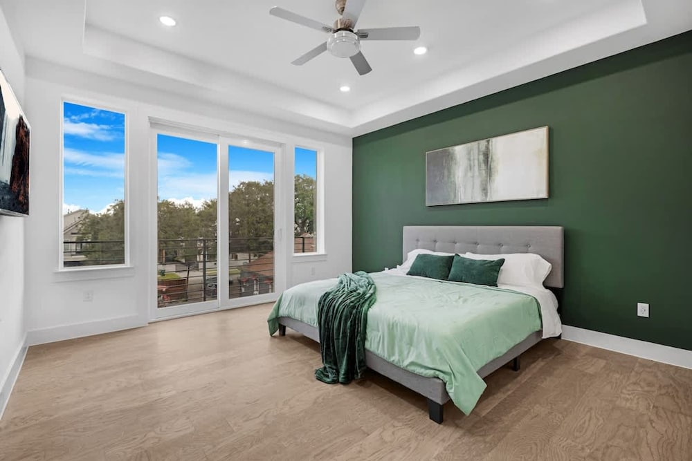 Luxurious 3 Bed3 Bath Near Downtown Houston