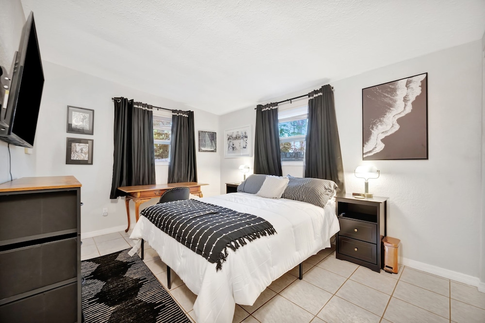 Family Home 10 Mins to Beach Pets Welcome