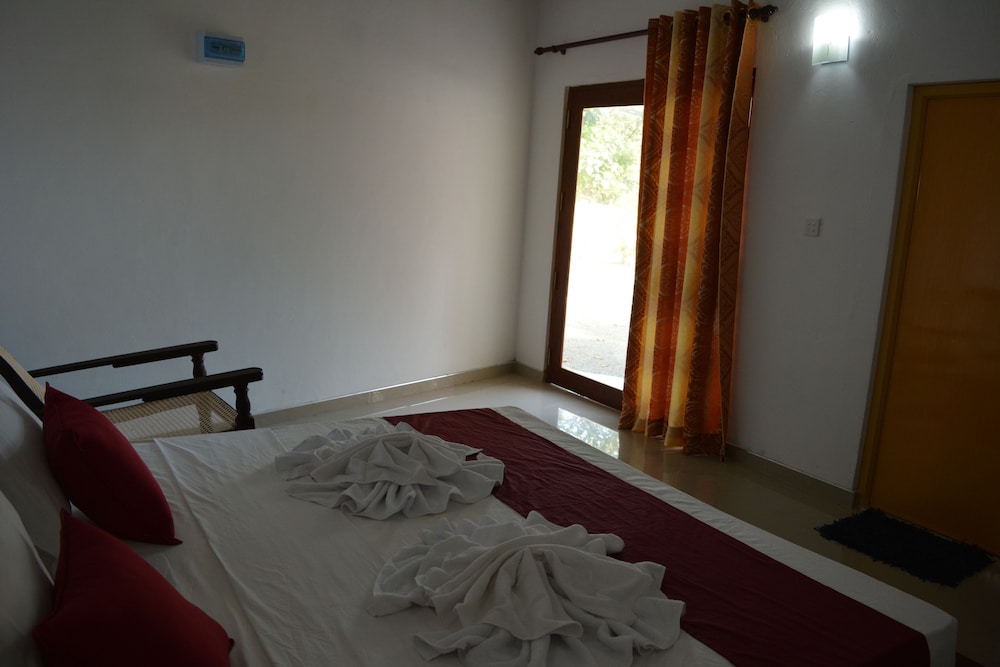 Lagoon Resort Goviyapana