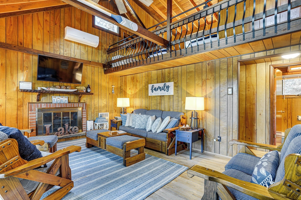 < 1 Mi to Lake: Cabin w/ Hot Tub in Greentown!