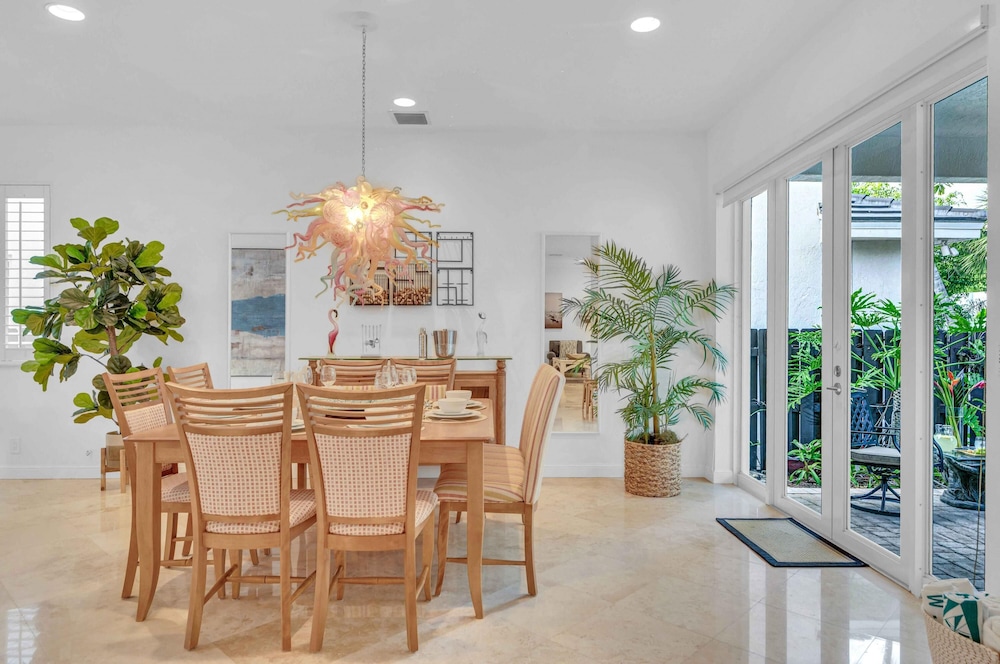 Steps From the Beach Heated Pool Sun Key Game Room Resldences view 4