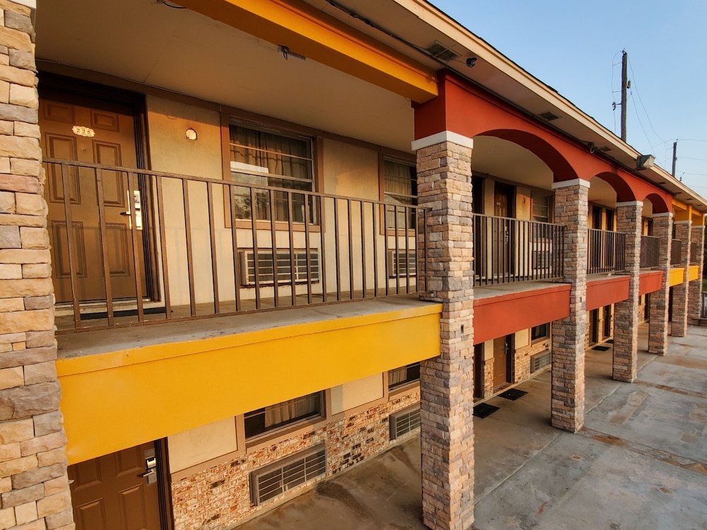 Econo Lodge Inn & Suites Sealy