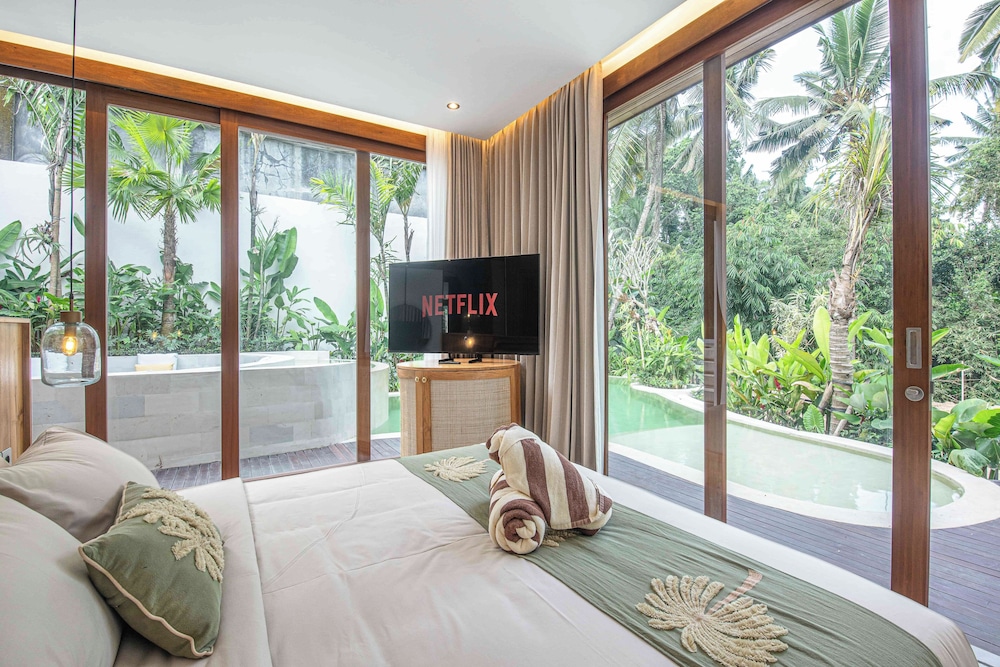 Luxury 2BR Retreat Jungle View Near Ubud Center