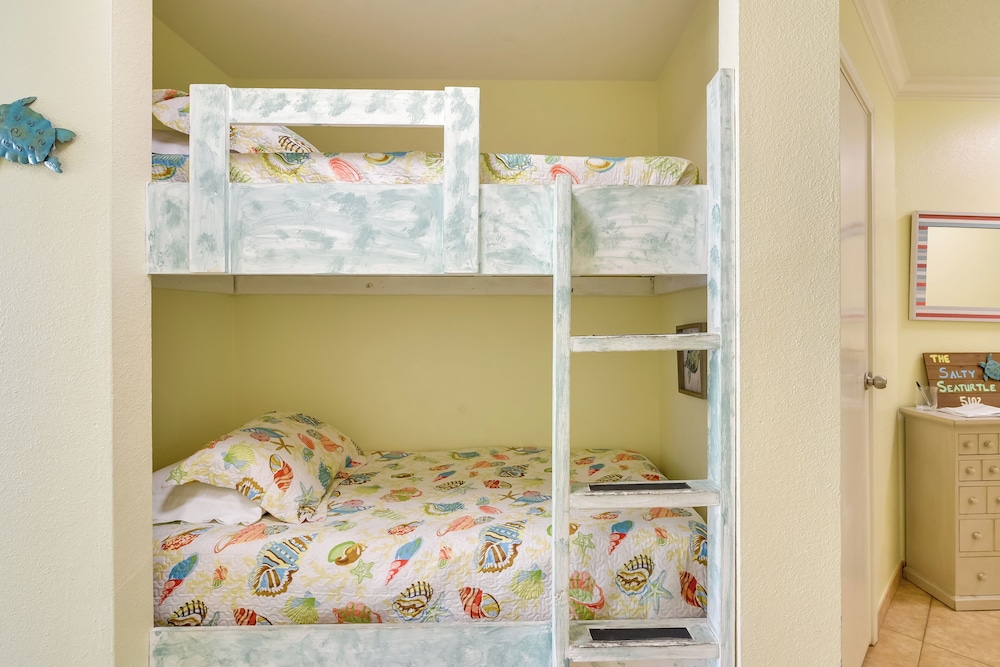 Walk to Galveston Beach: Resort Condo w/ Perks!