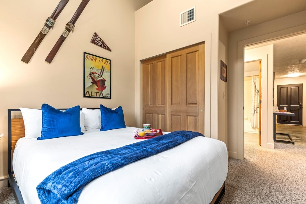KBM Resorts Crestview Condos Spacious Condo Near Olympic Park With gas Fireplace, Year-round Pool, hot Tub, City Wide Shuttle Access. Cvc-308b