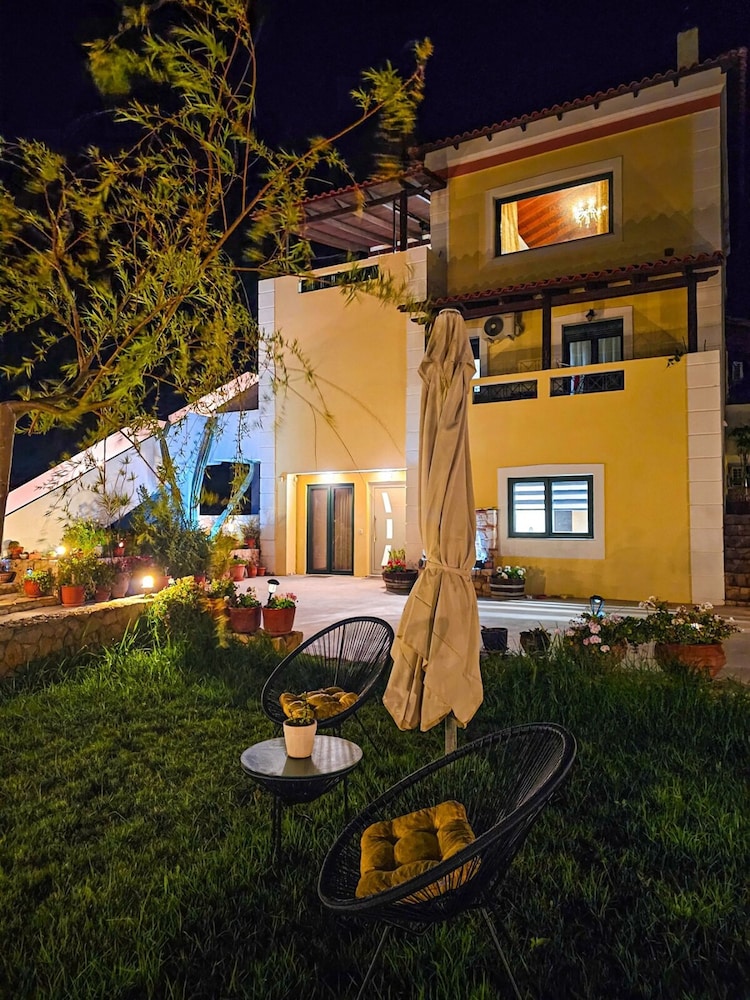 Villa Aitheras With sea Views and Garden