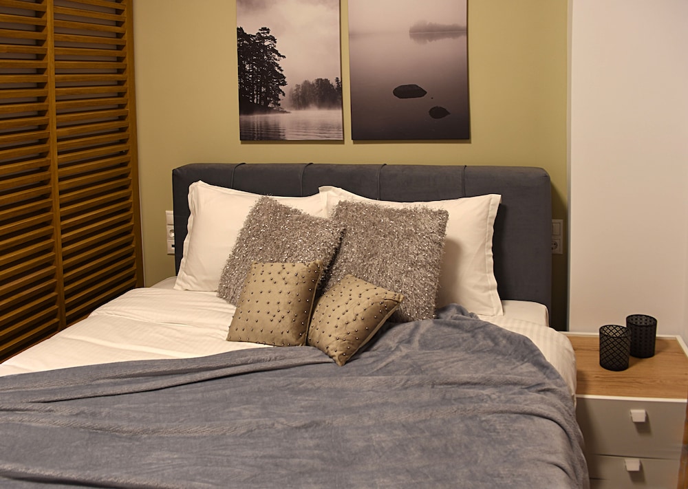 Gusto Luxury Apt Must photo 3
