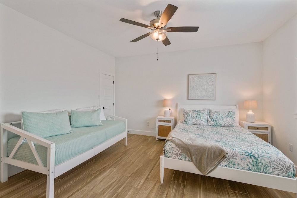 Chancla - Pet Friendly! Community Pool!