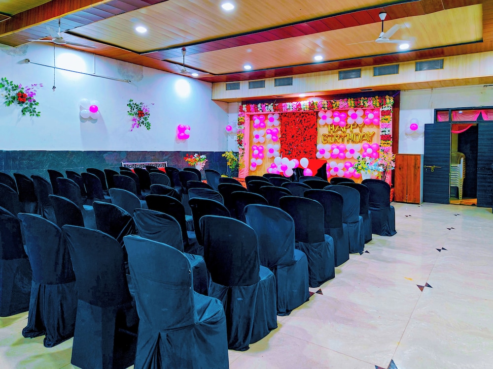 Hotel Vatika Inn