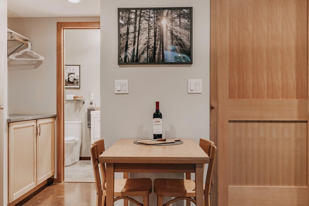 Ensuite 08 - A Newly Remodeled Studio - A Perfect Romantic Getaway