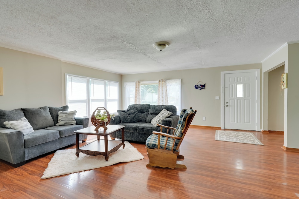 Charming & Convenient Home in Butler