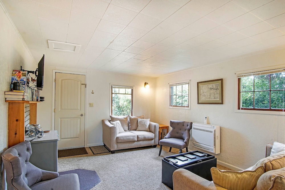Crabbin Cabin Westport
