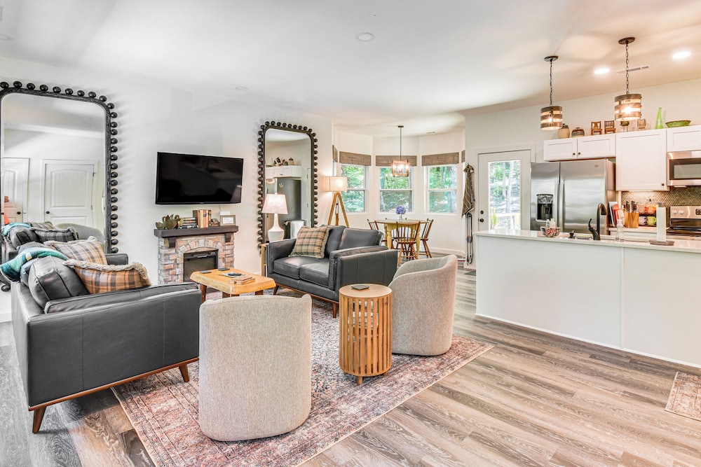 Golf Access & Furnished Deck: Cabin in Clayton