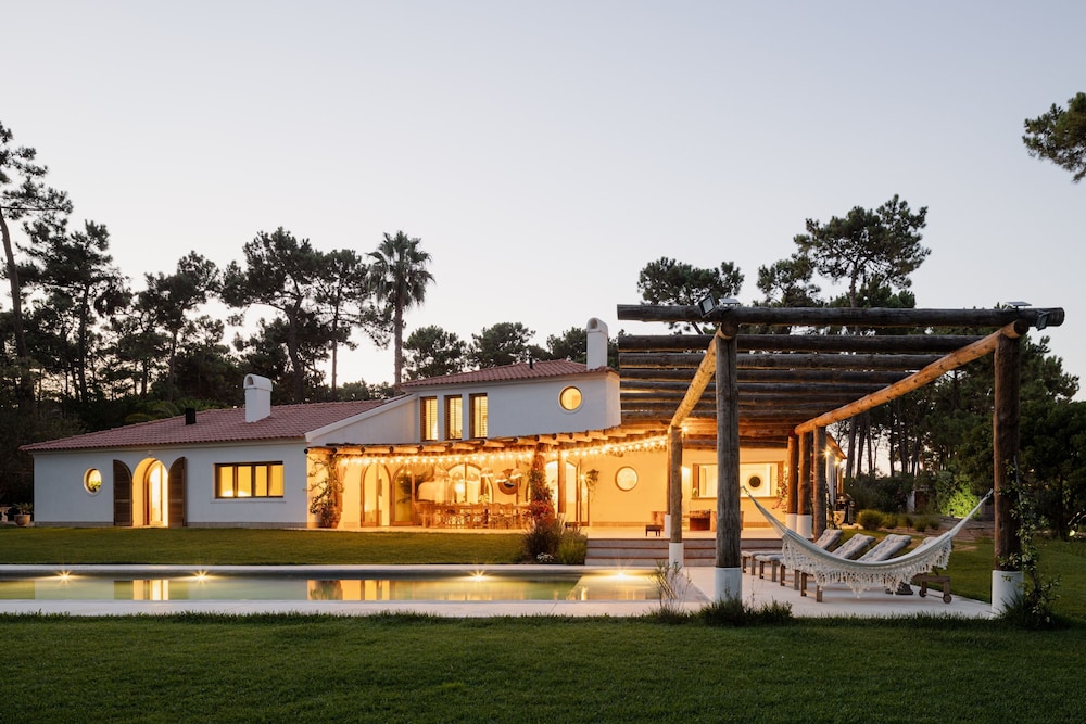 Elysian Villa by Cadenzalux