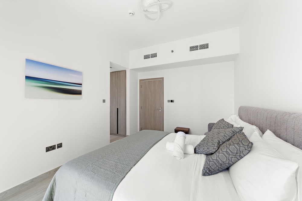 Stunning One-bedroom Apartment in Me Do Re in JLT