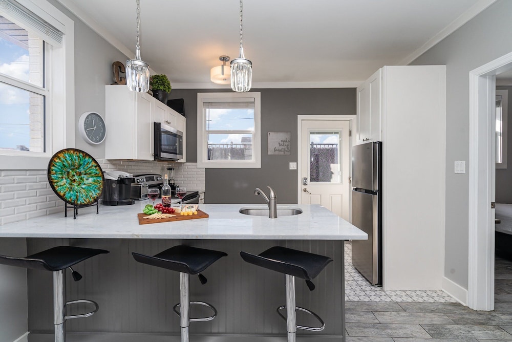 Opulent Pearl - Private Patio - Mins to Broadway