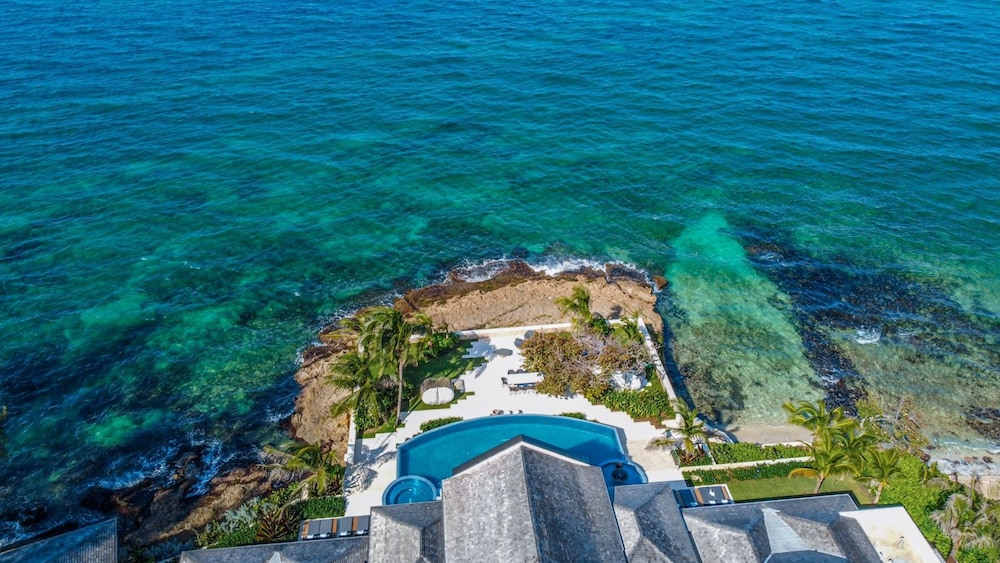 Oceans 8 Villa 6BR