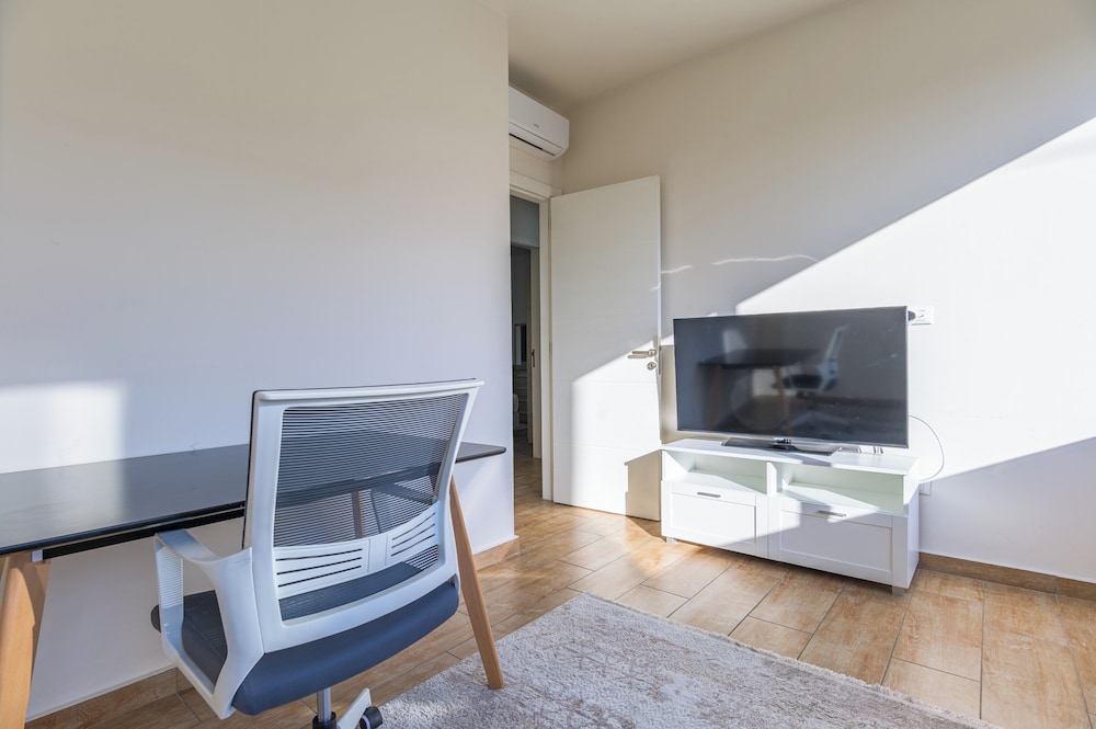 Elevate - Sleek 2-BR Apt by Santa Maria, Jal el Dib
