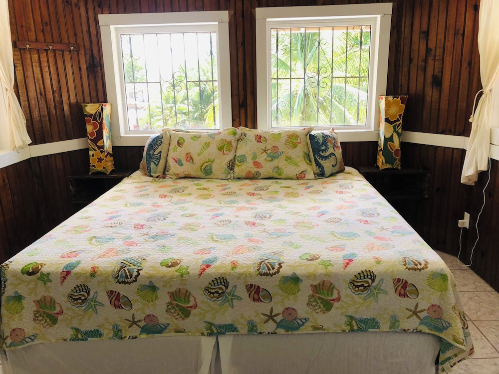Mariposa Lodge