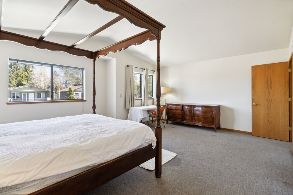Tranquil Tahoe Retreat With Hot Tub 3 Bedroom Home by RedAwning