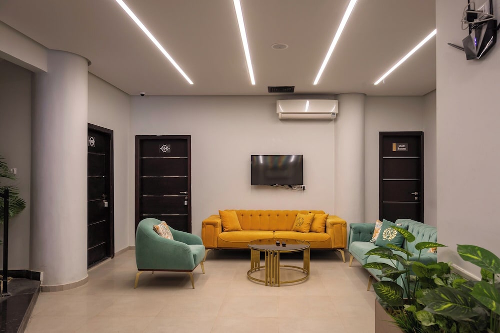 Travelholic Residence Golden Gates