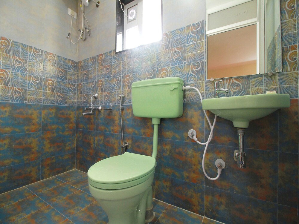OYO 14240 MOHAN RESIDENCY