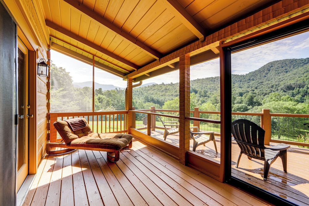 Panoramic Mountain Views & Decks: Franklin Cabin!