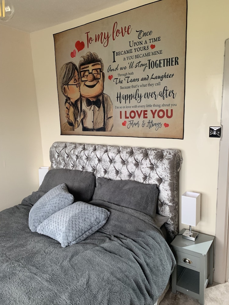 Stunning 1-bed Cottage in Halifax view 3