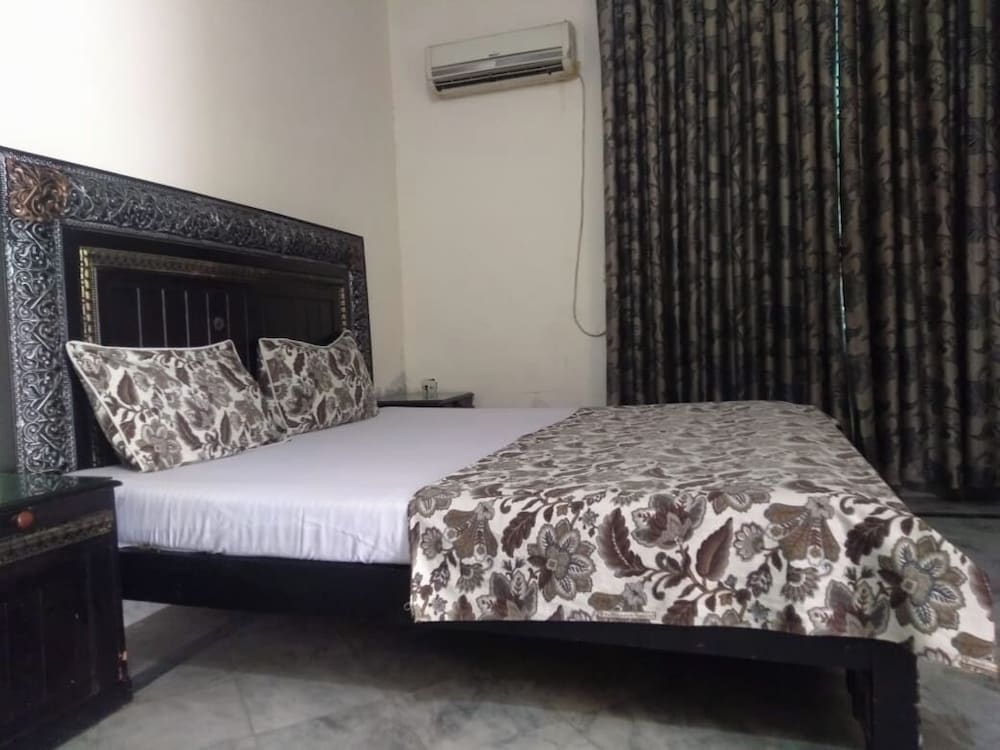 Royal Chalet Family Guest House