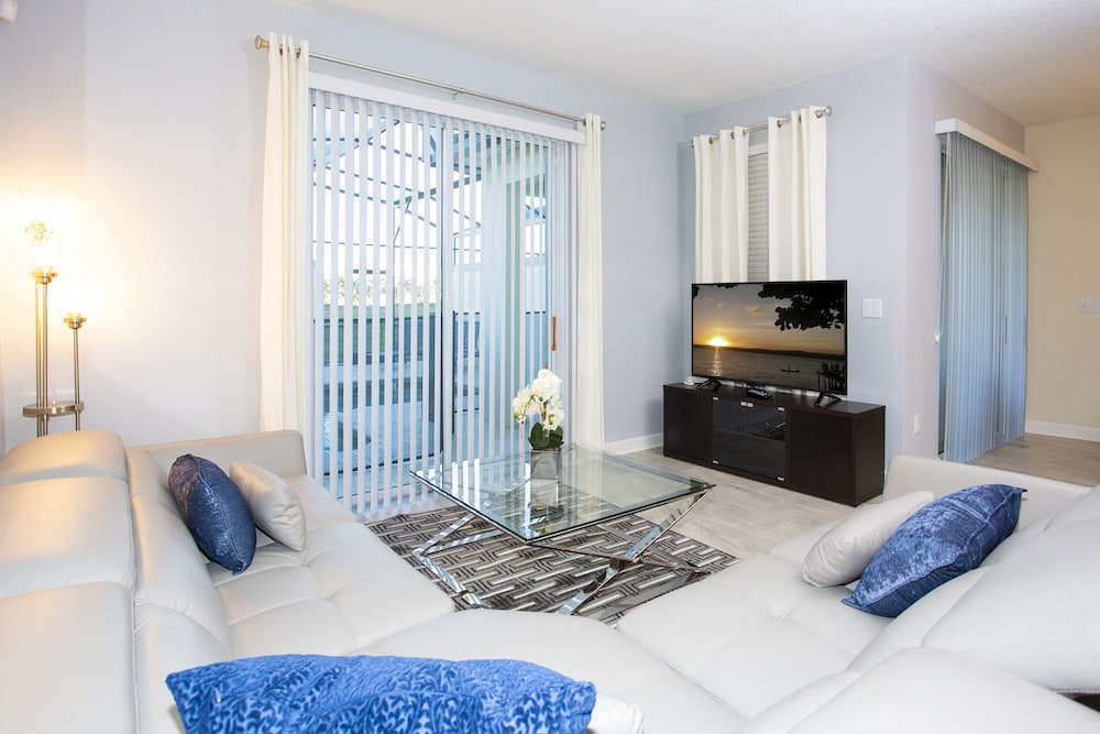 New 4 bdrms home at Champions Gate - Image 4