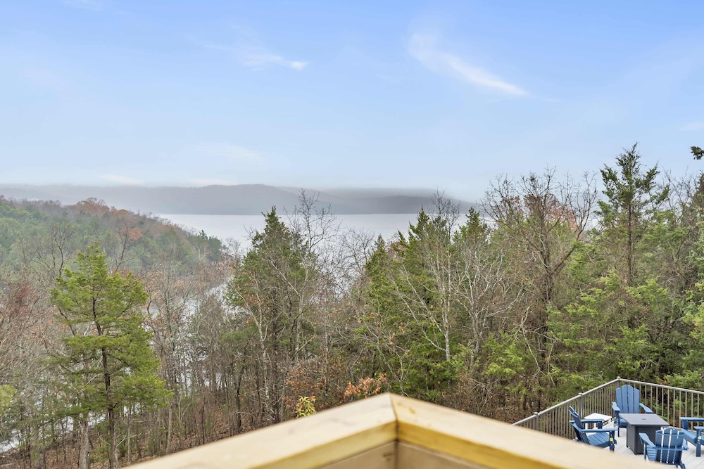 Van Kirk Cove 6 BDR Stunner!