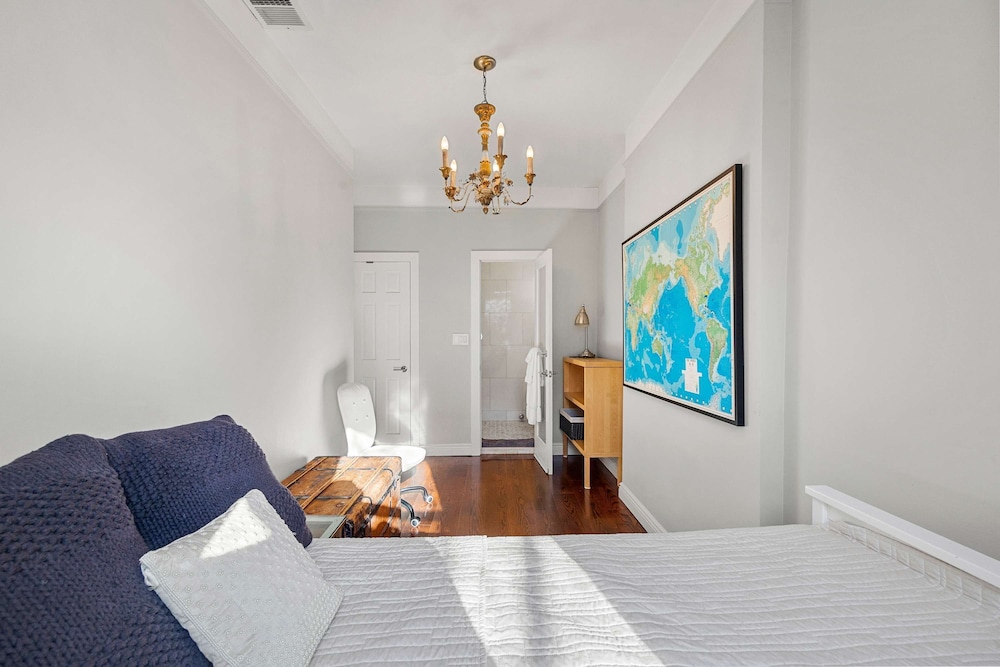 Gramercy Manor Triplex w Private Deck Garden