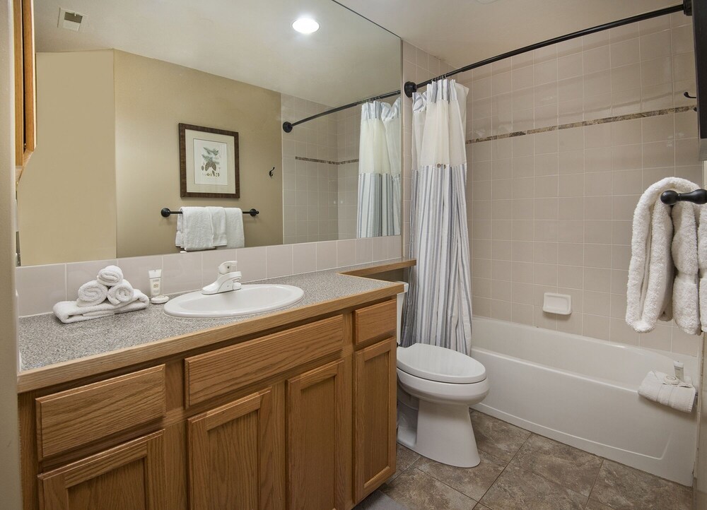 Canyon Run I-203 2 Bedroom Condo by Redawning - Property Image 11