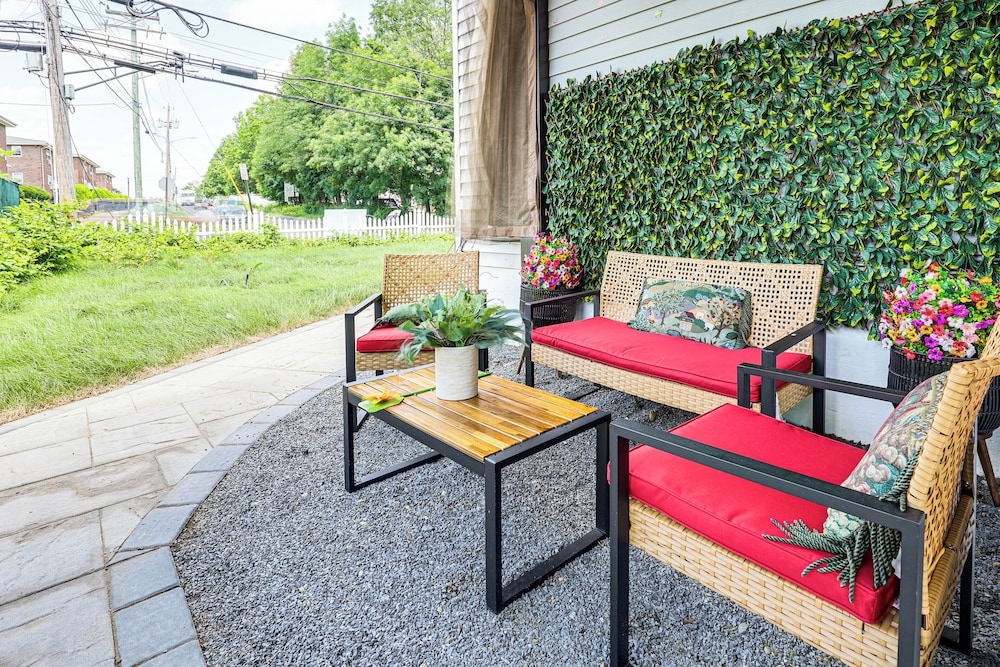 2 Mi to The Marketplace: Spring Valley Apartment