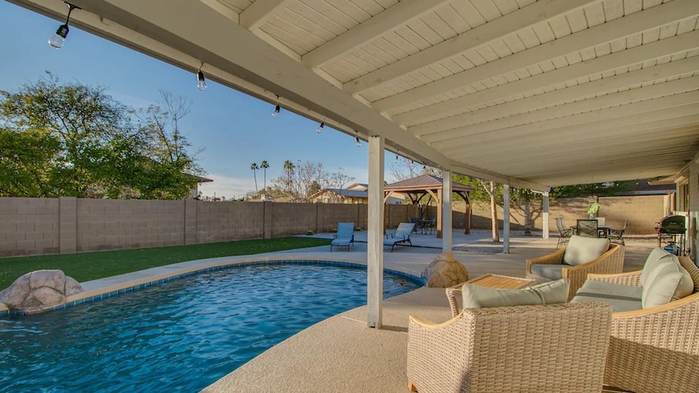 Relaxing 4 Bdrm Retreat in the Heart of Scottsdale