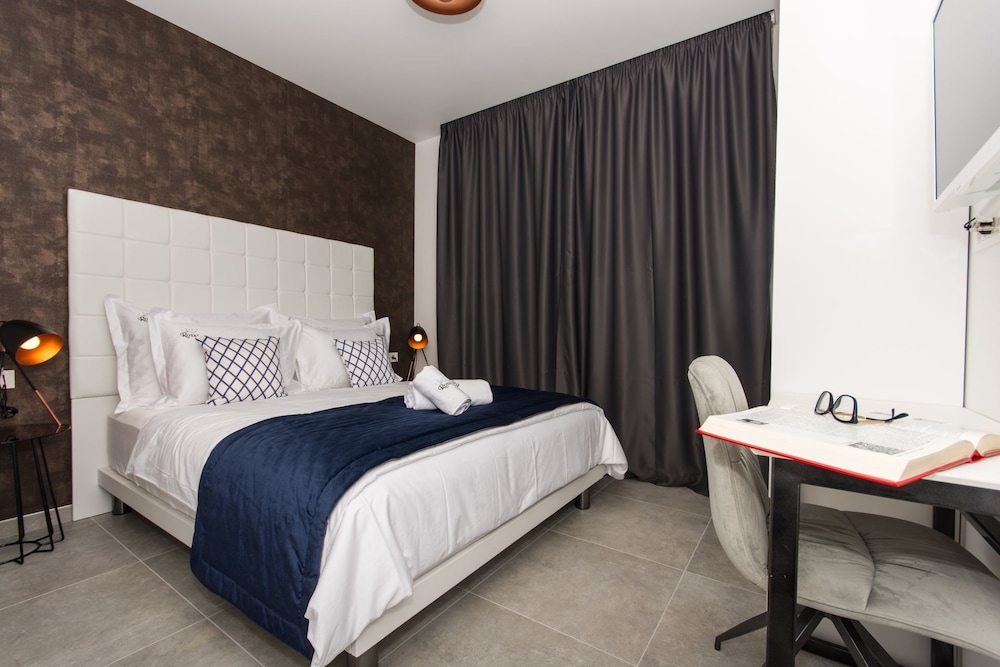 Luxury Apartments Royal M with Pool