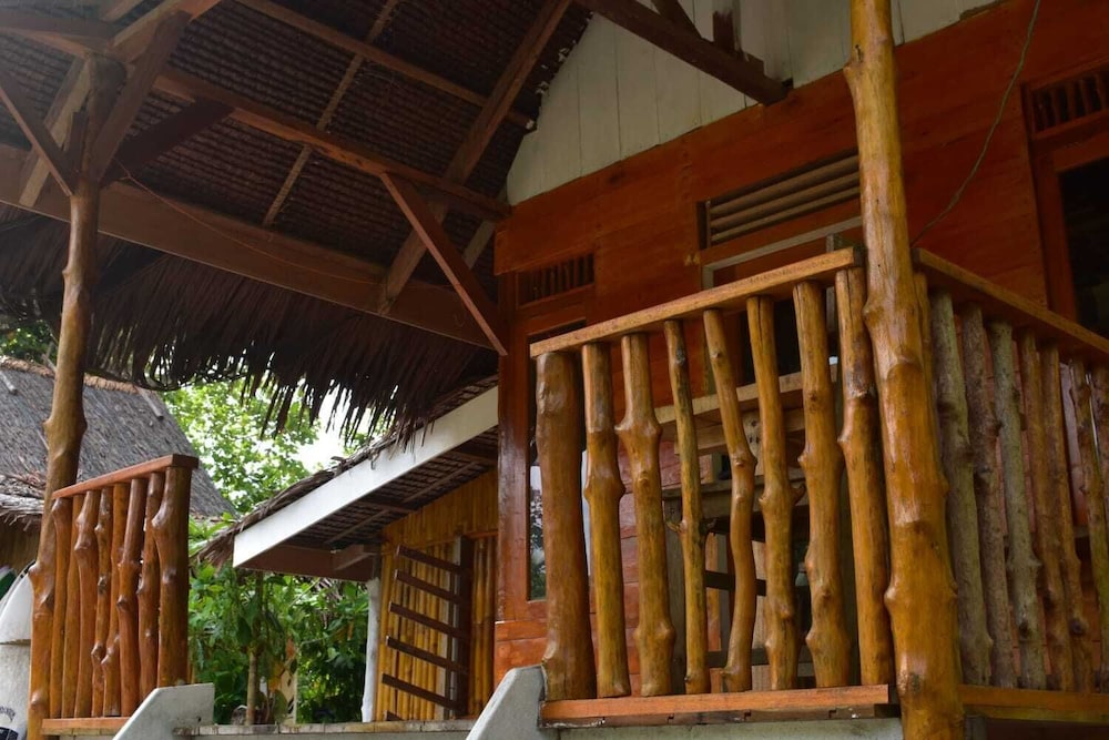 Bosolu Surf Camp