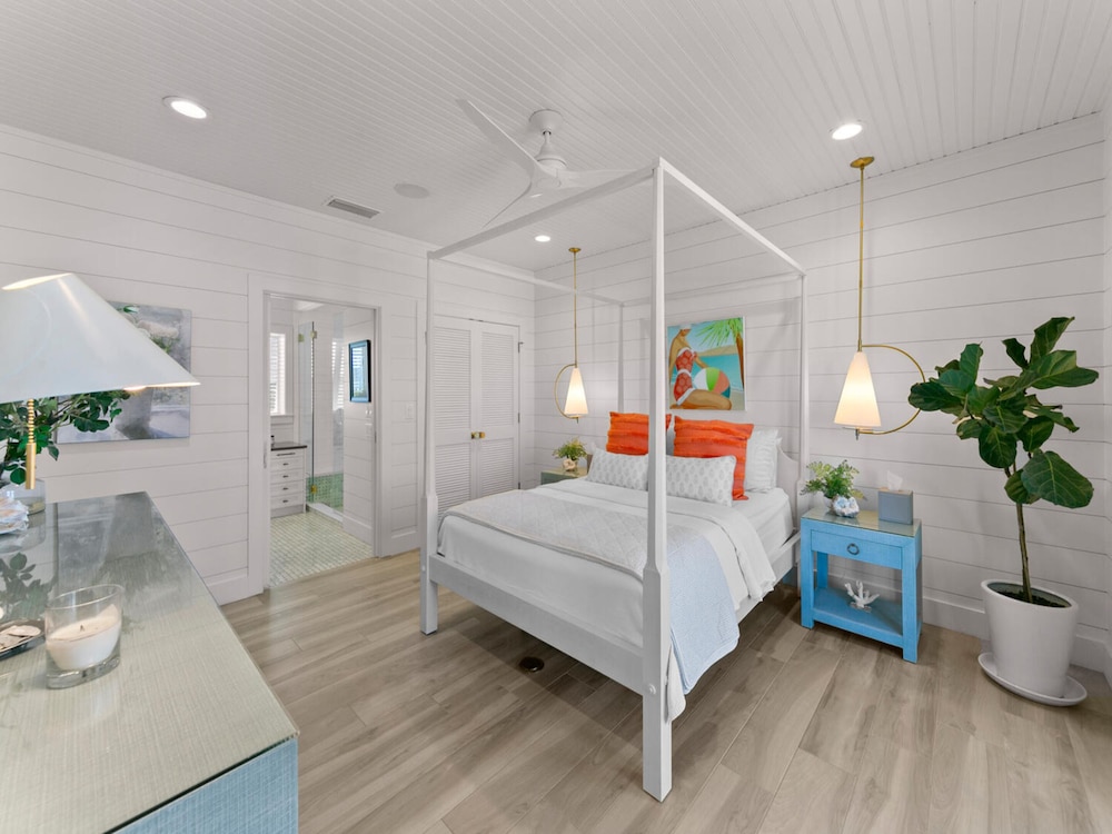 Ocean Paradise by Distinctive Beach Rentals