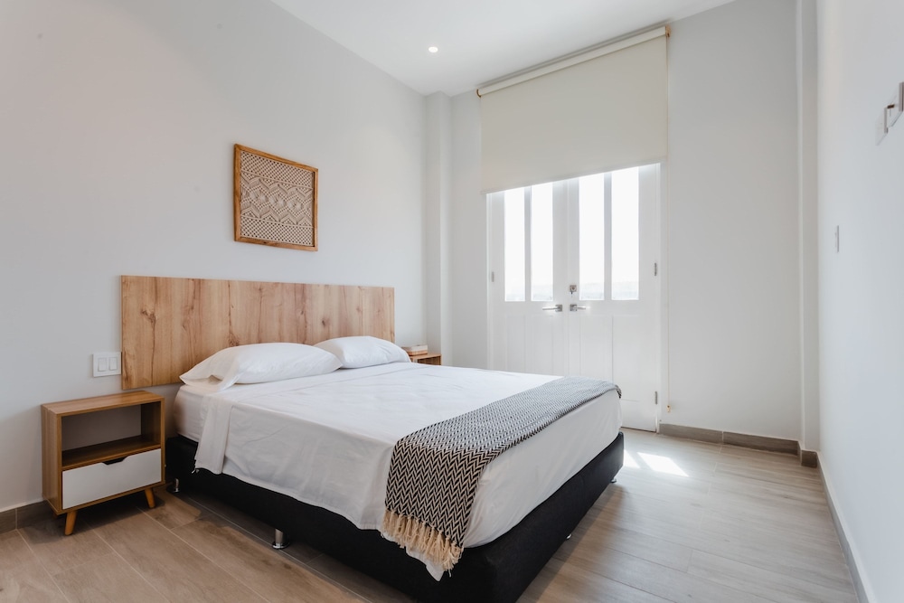 w Fantastic 2BR w Balcony in Panama
