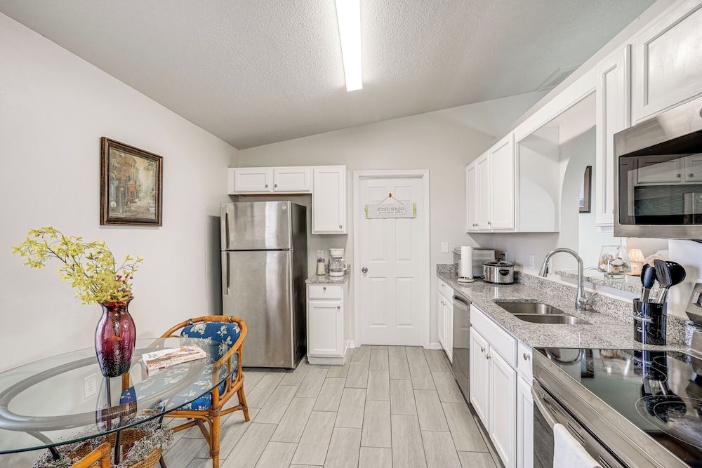 8 Mi to Legoland: Winter Haven Home w/ Lanai!