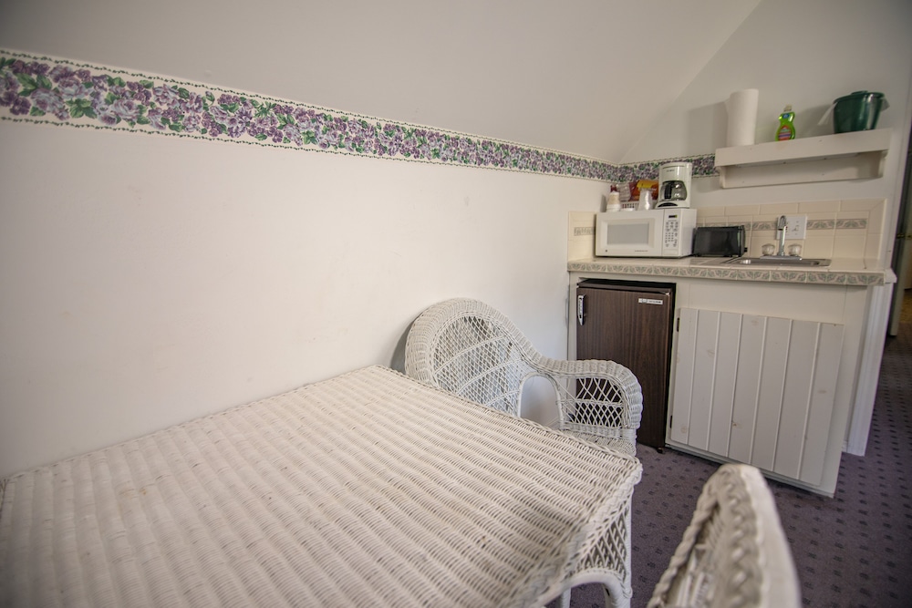 Ridges Inn & Suites