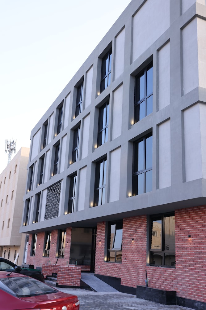 C LIVING 3 - ALMALQA