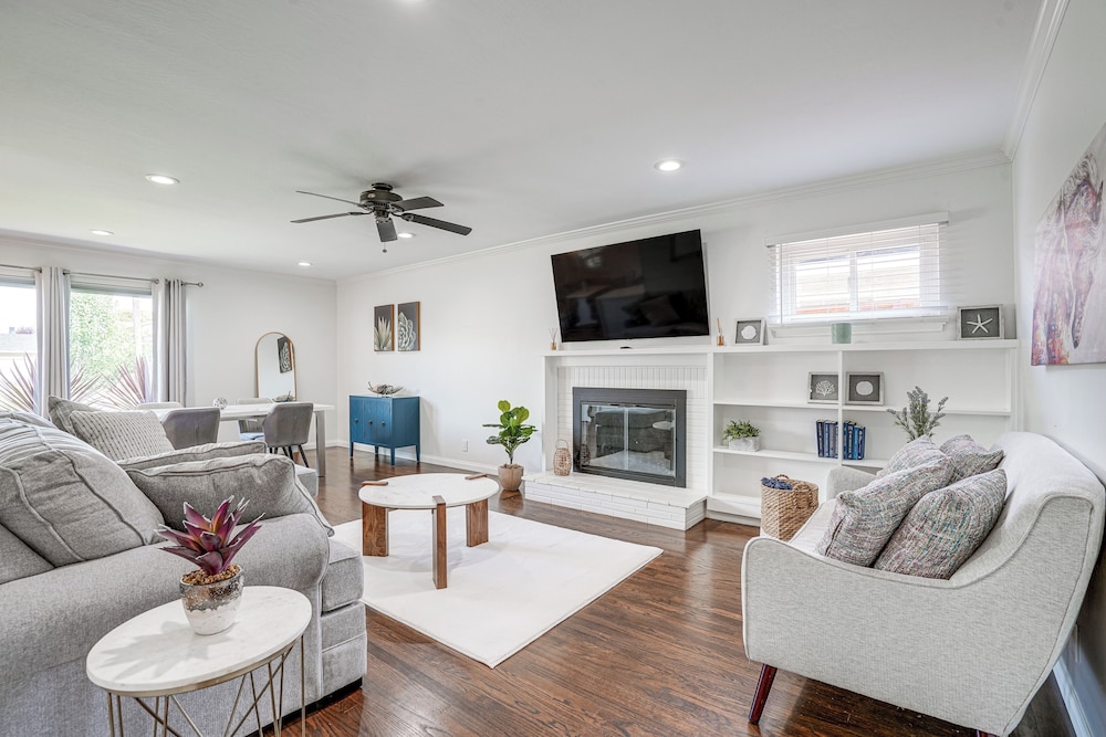 Private Zen Garden + Fireplace: Chic Hayward Oasis