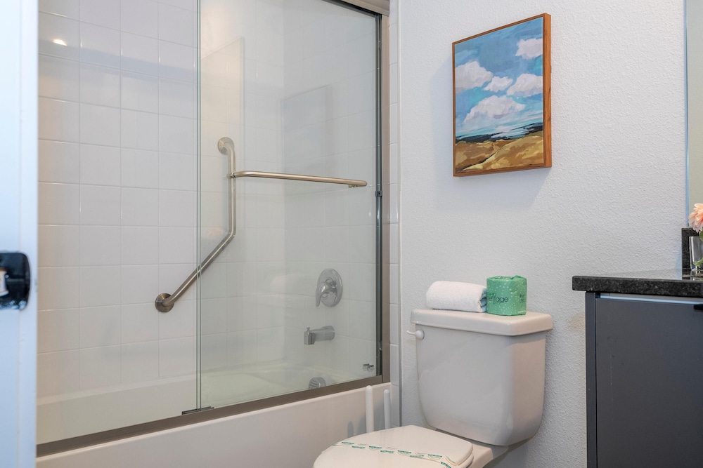 3258 SW - 3 Bedrooms The Hub Paradise