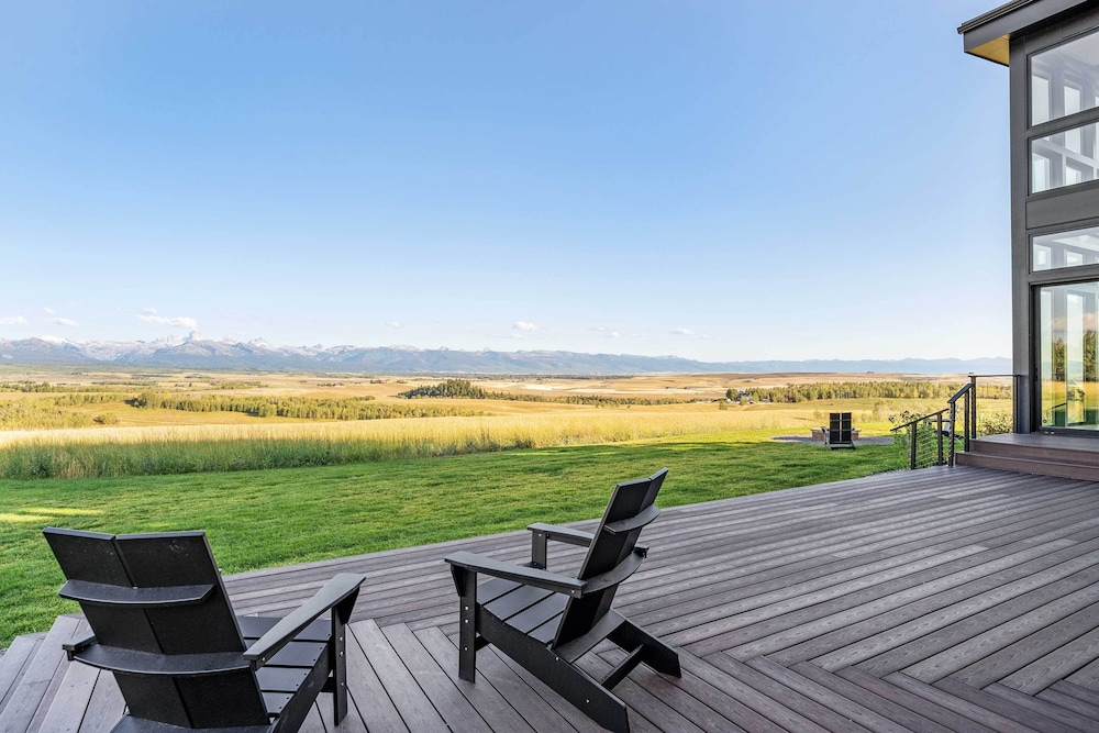 Hot Tub, 23 Mi to Grand Targhee: Luxe Retreat