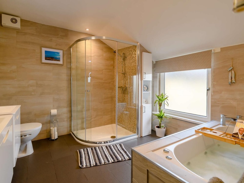Nirvana Apartment Sunniest Spot in Scarborough
