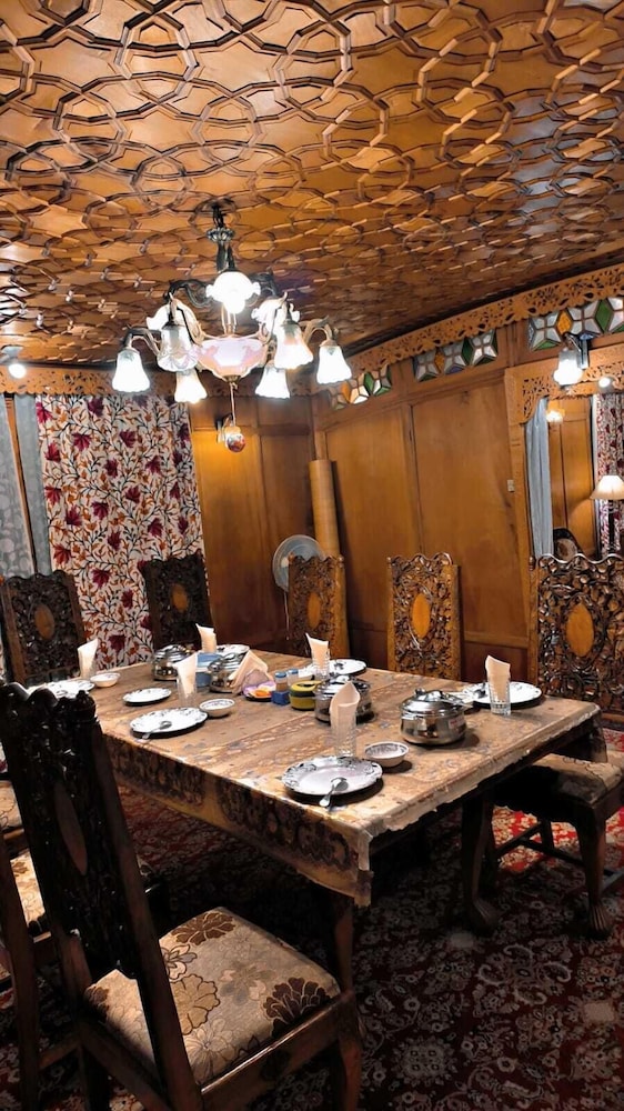 New Alzira Heritage Group of Houseboats