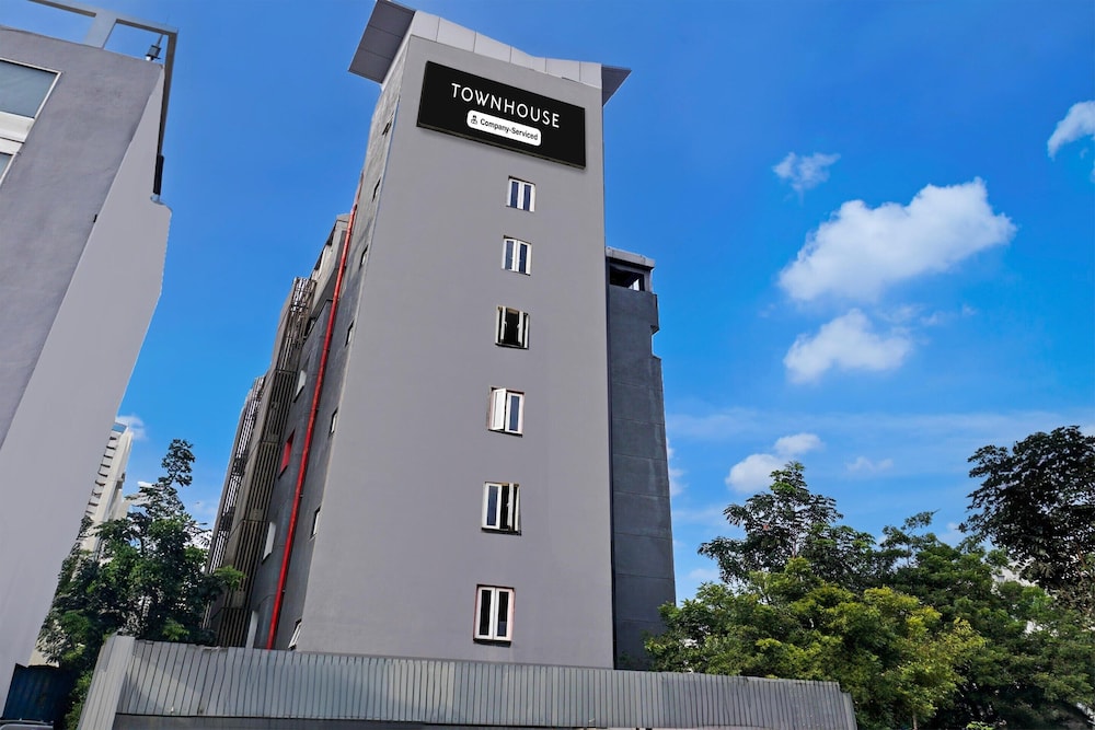Cozy Deluxe Stays at Balewadi Pune