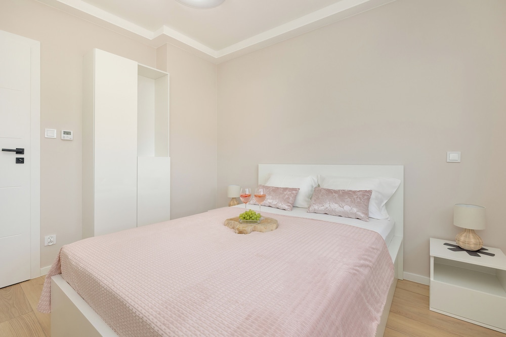 Morska Apartment With Spa by Renters